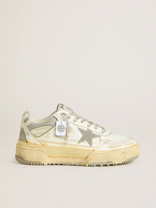 Forty2 in pelle bianca e lacci con cristalli Swarovski e stella grigia